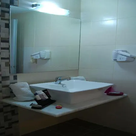 Artemis Apartahotel